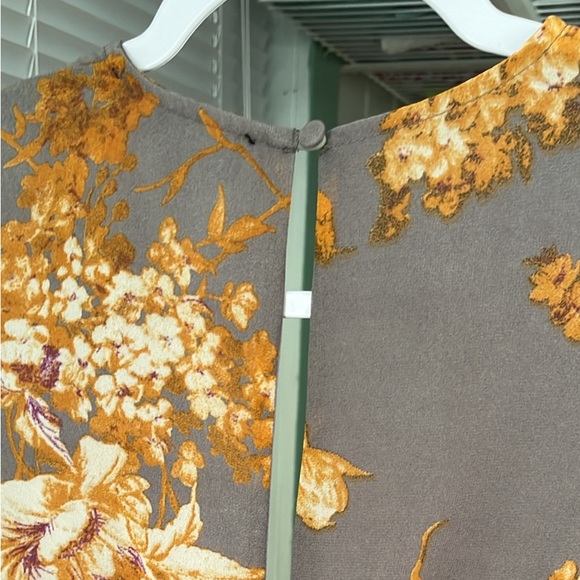 Flowy gray long train shorts v cut front body suit - Picture 5 of 10